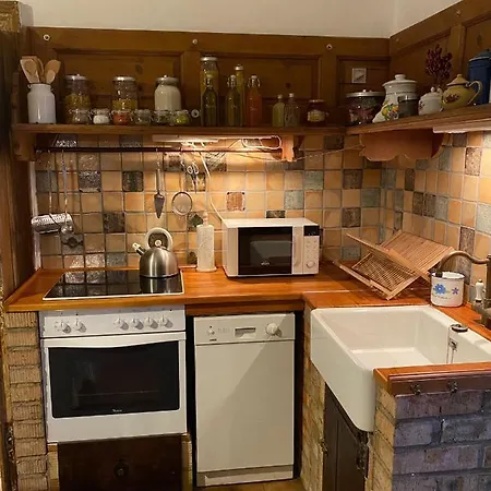 Apartment Hengermalom Kuria Szecseny