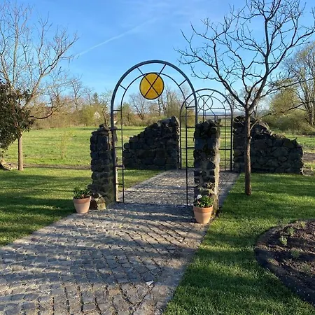 Апартаменты Hengermalom Kuria Szecseny