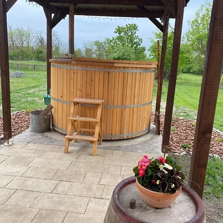 Hengermalom Kuria Апартаменты Szecseny