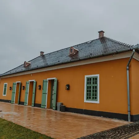 Апартаменты Hengermalom Kuria *